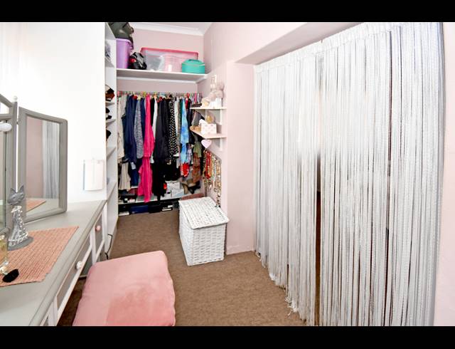 5 BEDROOM HOUSE FOR SALE IN CROSBY
